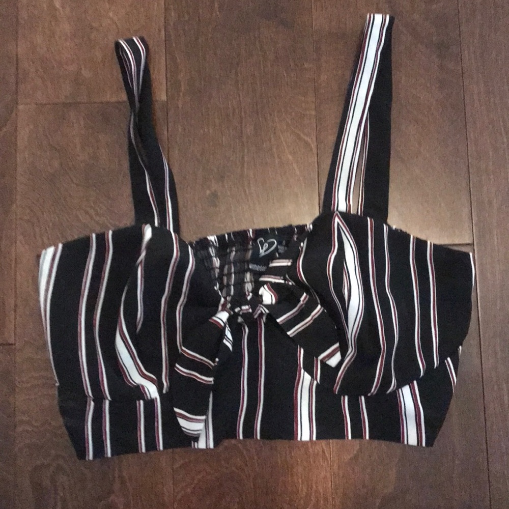 Cute black and red crop top - Picture 2 of 3